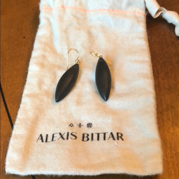 Earings - Picture 1 of 1